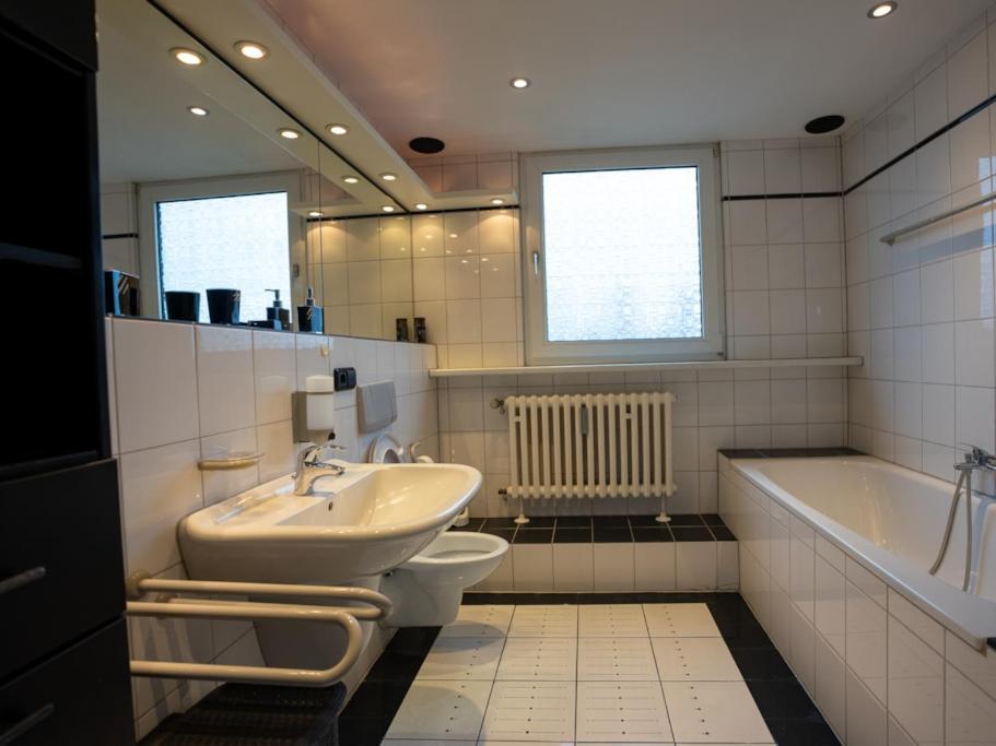 Serviceroom24 - Apartment 4 In Gladbeck Wlan - Smart-Tv - 24-7 Check-In Und Kueche Exterior foto