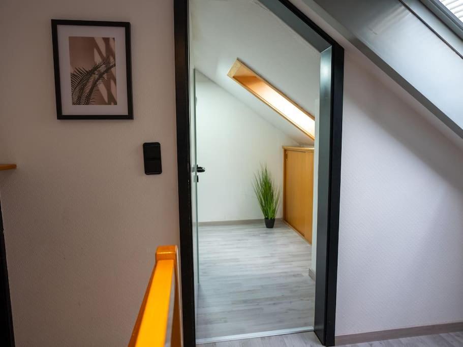 Serviceroom24 - Apartment 4 In Gladbeck Wlan - Smart-Tv - 24-7 Check-In Und Kueche Exterior foto