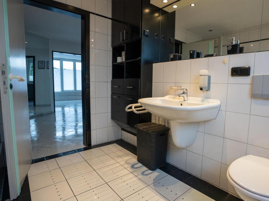 Serviceroom24 - Apartment 4 In Gladbeck Wlan - Smart-Tv - 24-7 Check-In Und Kueche Exterior foto