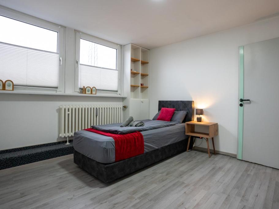 Serviceroom24 - Apartment 4 In Gladbeck Wlan - Smart-Tv - 24-7 Check-In Und Kueche Exterior foto